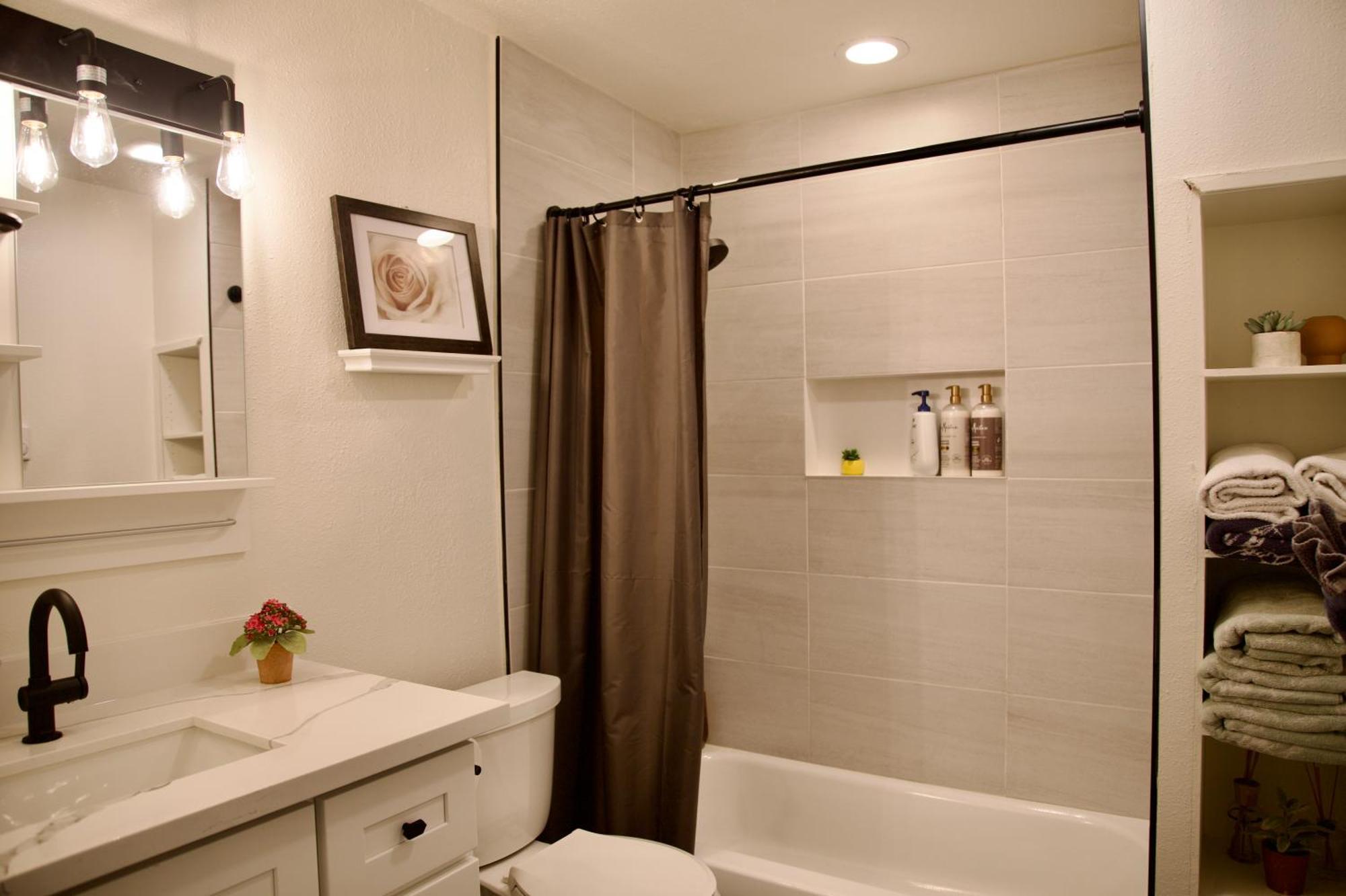 Cozy Home Conveniently Located With King Bed Tacoma Esterno foto